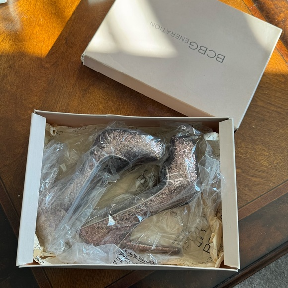 BCBGeneration Parade Bronze Pump - Picture 10 of 12